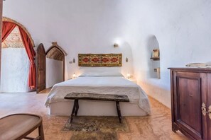 10 slaapkamers, een strijkplank/strijkijzer, gratis wifi, beddengoed