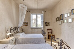 10 bedrooms, iron/ironing board, free WiFi, bed sheets - Villa "Tia Maria Country Inn - exclusive" with Pool, Garden & Wi-Fi (Racale)