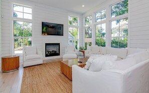 TV - Say Knot on Call to your dream Bald Head Island vacation retreat! (Bald Head Island)