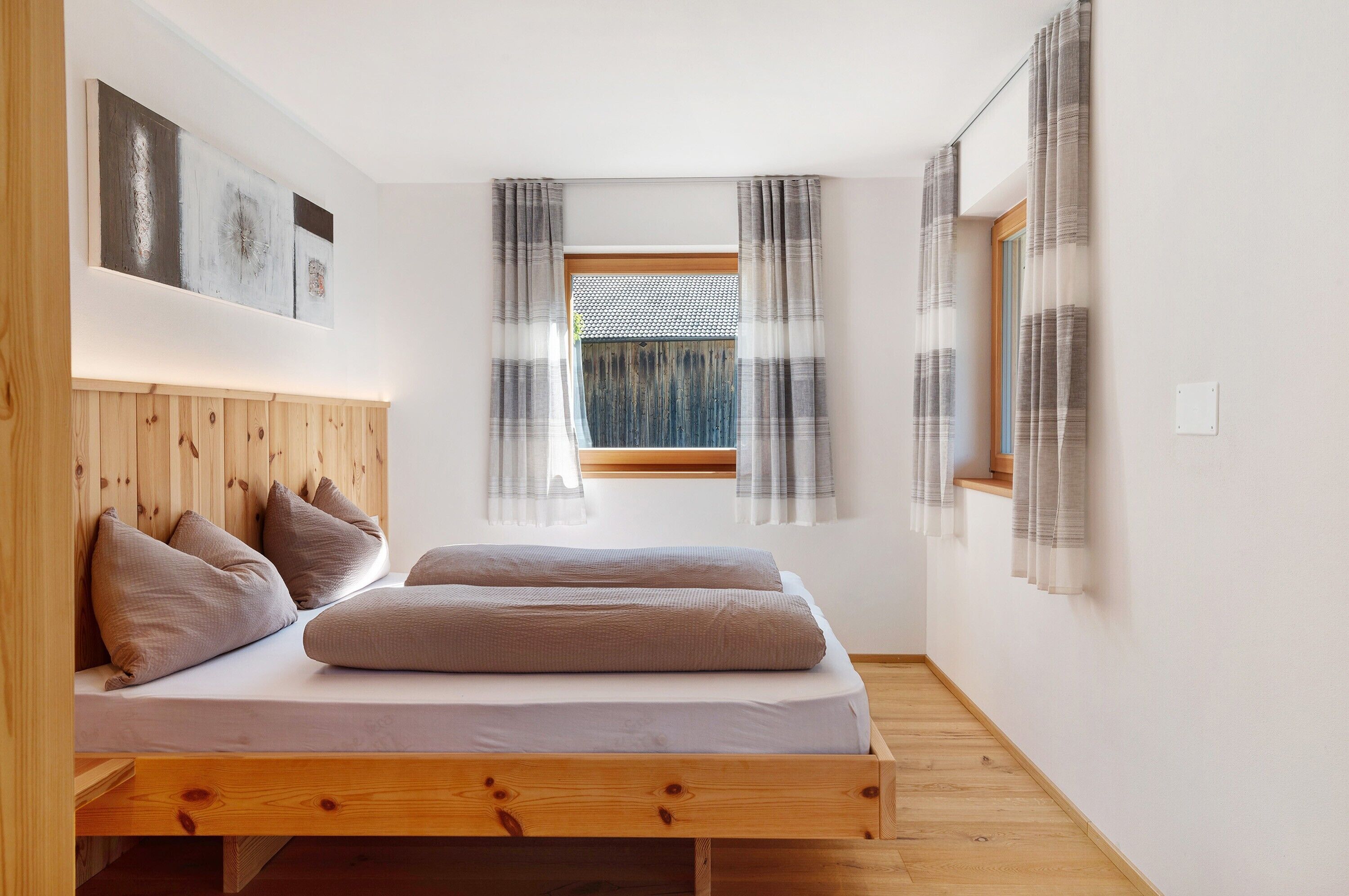 3 bedrooms, free WiFi, bed sheets, wheelchair access