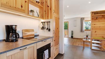 Frigorifero, forno, piano cottura, lavastoviglie