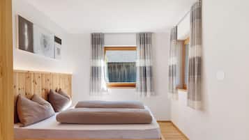 3 bedrooms, free WiFi, bed sheets, wheelchair access