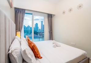 Design Apartment | 2 bedrooms, individually furnished, iron/ironing board, free WiFi - Tanin - Fabulous Apt With Burj Khalifa View From Balcony (Dubai)