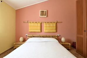 4 bedrooms, bed sheets