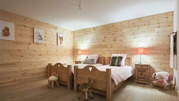 6 bedrooms, iron/ironing board, free WiFi, bed sheets