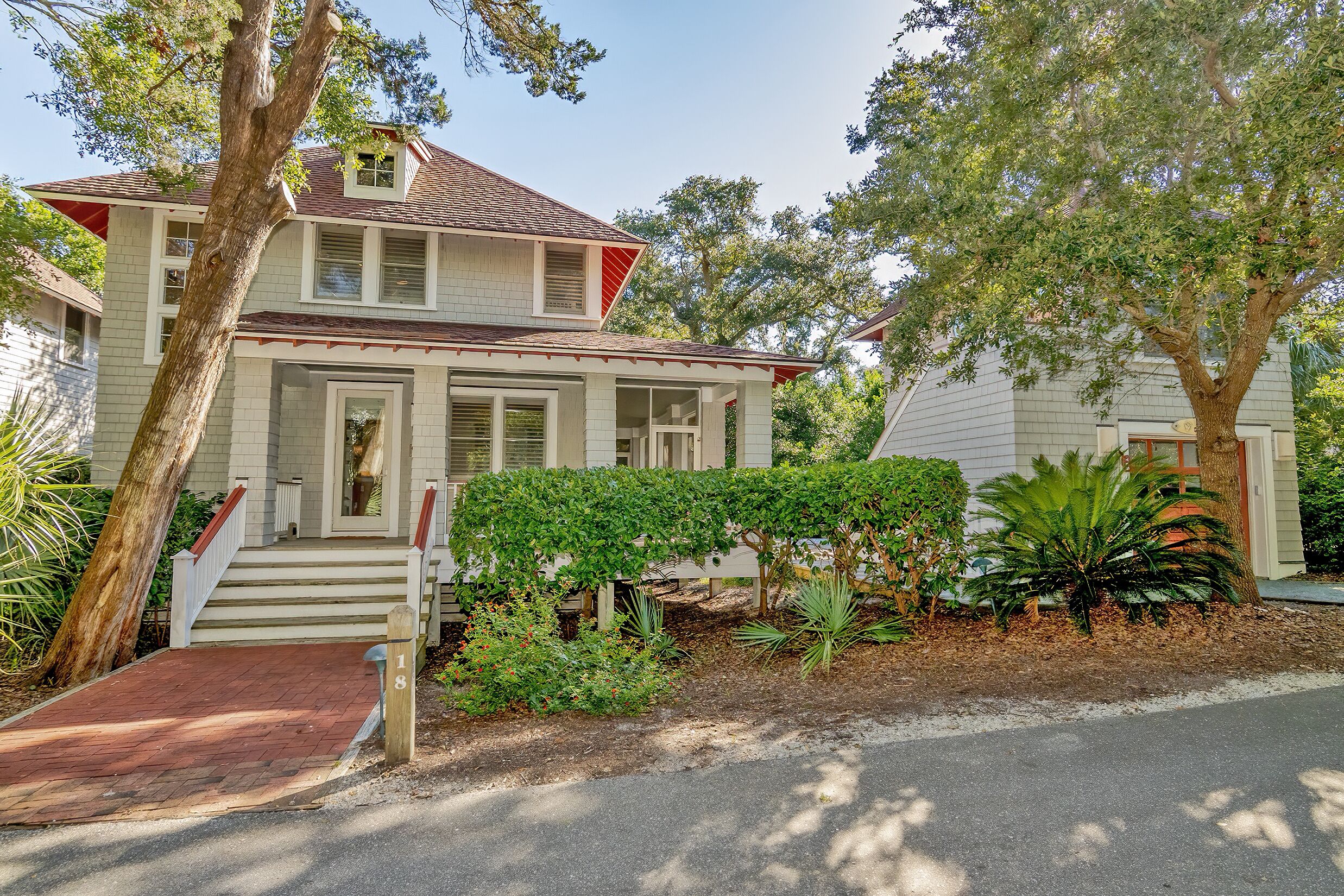 Newly renovated Keeper's Landing Cottage!