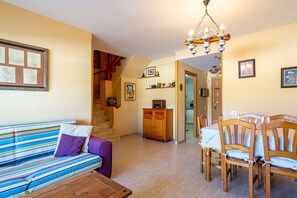 TV - Apartment "Blanes" close to the Sea with Shared Pool (Blanes)