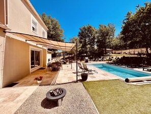 Outdoor pool - Villa En Provence with Swimming Pool (Mirabeau)