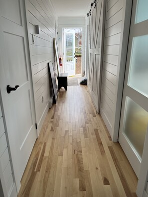 Interior - Ocean, Iceberg, Whale views! (Crow Head Twillingate)