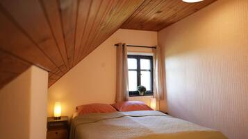 4 habitaciones, escritorio, tabla de planchar con plancha y wifi gratis