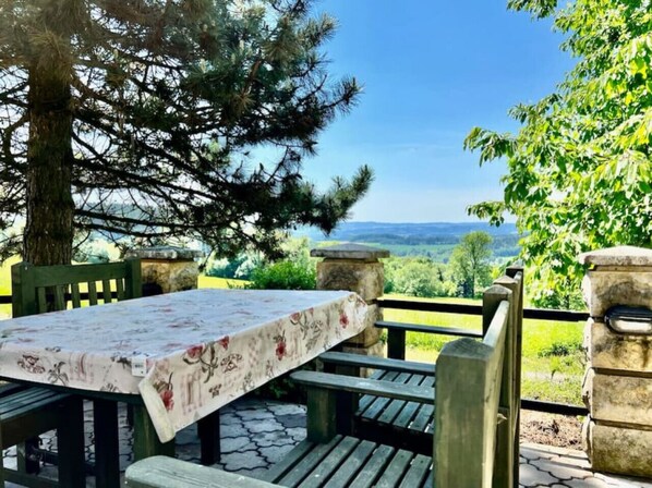 Outdoor dining - Holiday Home Marianne (Velké Svatoňovice)