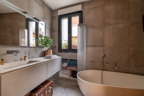 Bathtub, hair dryer, towels