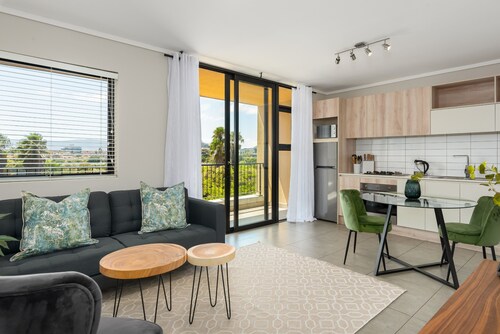 Modern 1-Bedroom With Wetland Views | Netflix