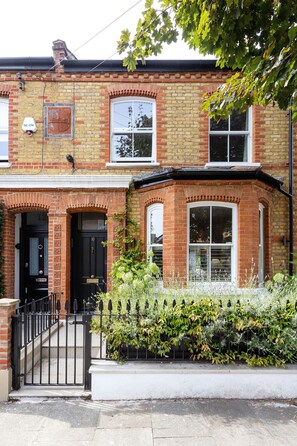 Exterior detail - Aqua Nova Elegance, by Veeve (London)