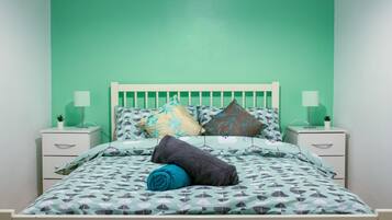 3 bedrooms, desk, iron/ironing board, travel cot