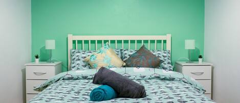 3 bedrooms, desk, iron/ironing board, travel crib
