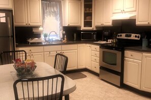 Private kitchen - Home away from Home (Nazareth)