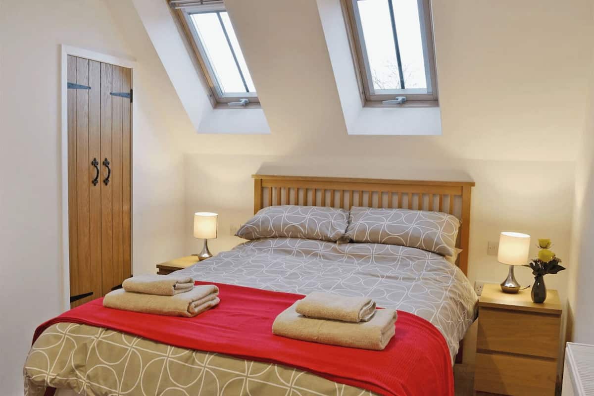 2 bedrooms, premium bedding, individually decorated