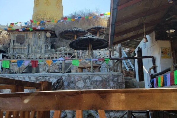 Property grounds - Prayer Wheel Sightseeing Inn (Shangri-La)