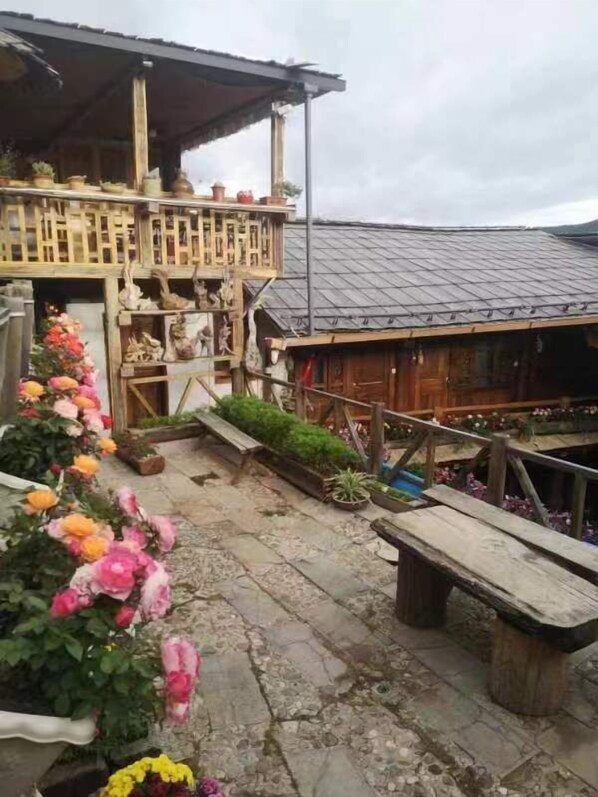 Garden - Prayer Wheel Sightseeing Inn (Shangri-La)