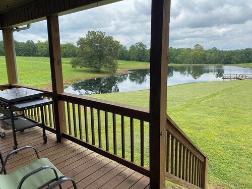 Cabin with private pond. A peaceful escape