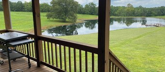 Cabin with private pond. A peaceful escape