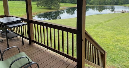 Cabin with private pond. A peaceful escape