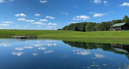 Cabin with private pond. A peaceful escape