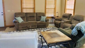 A living room with two sofas, a coffee table, and a patterned rug. - Cabin with private pond. A peaceful escape (Deer Lodge)