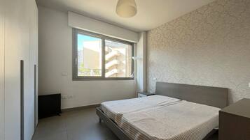 2 Schlafzimmer, Schreibtisch, Bügeleisen/Bügelbrett, kostenloses WLAN