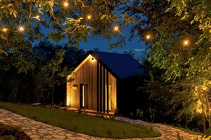 Exterior - One-Bedroom Barnhouse Cabin in Dealu Mare (Malu Roșu)