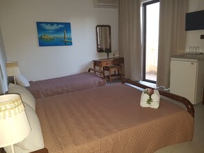 1 chambre, fer et planche à repasser, Wi-Fi gratuit, draps fournis