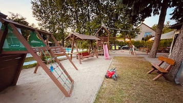 Children’s play area – outdoor
