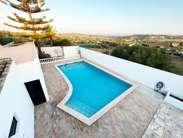 Outdoor pool - Large Open Plan 3 Bedroom Family Villa with Private Pool (Praia Da Luz)