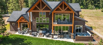 Luxurious Modern Mountain Estate! Hot Tub | Gas Fire Pit | Game Room & more!