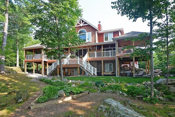 Exterior - Very spacious and elegant, neat, executive apartment c/w hot tub and pool table. (NORTH KAWARTHA)