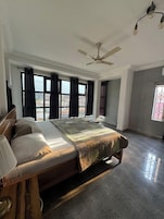 Apartment Queen Bed | 1 bedroom, soundproofing, iron/ironing board