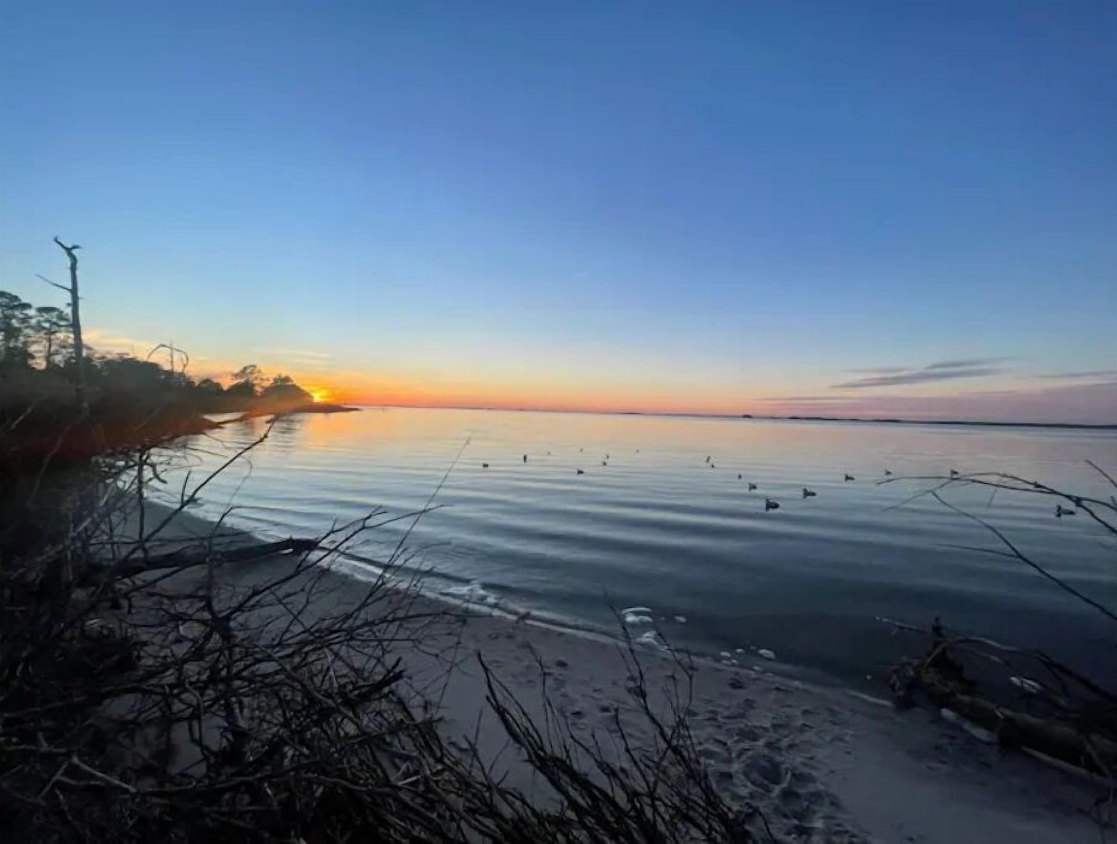 In Strandnähe, Liegestühle, Strandtücher