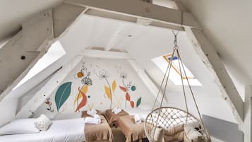 3 bedrooms, iron/ironing board, free WiFi, bed sheets