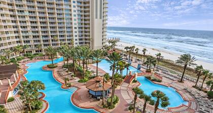 Ocean-view studio with well-equipped kitchen, W/D, pool, hot tub, & gym
