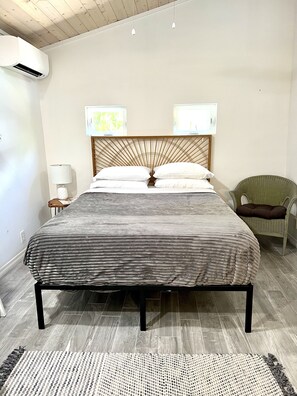 1 slaapkamer, een strijkplank/strijkijzer, reisbedje, gratis wifi