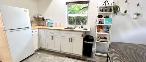 Fridge, microwave, coffee/tea maker, electric kettle