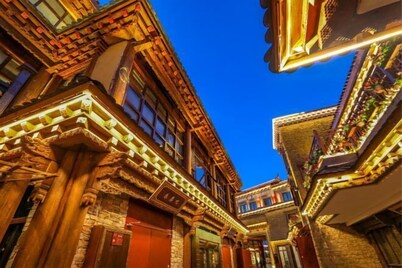 Shangri-La 5th Asterly Stone Tiankui Hotel (Dukezong Ancient City Shop)