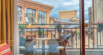 Shangri-La 5th Asterly Stone Tiankui Hotel (Dukezong Ancient City Shop)