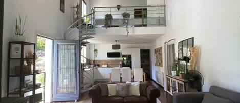 Smart TV, fireplace, ping pong, books