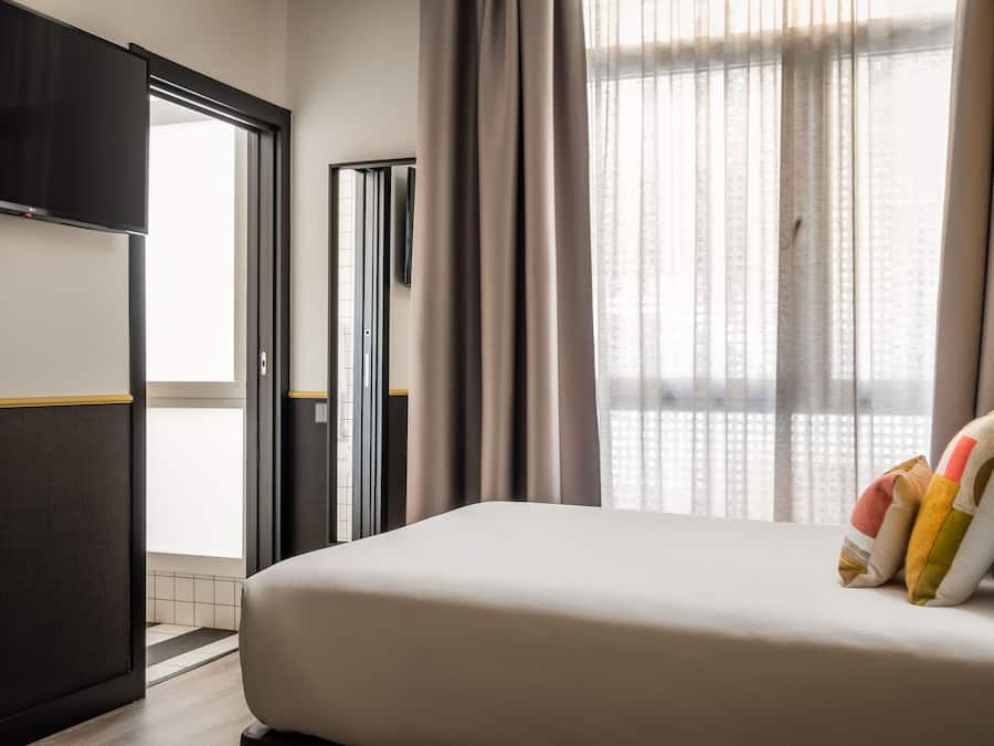 Economy Double Room | Iron/ironing board, free WiFi, bed sheets