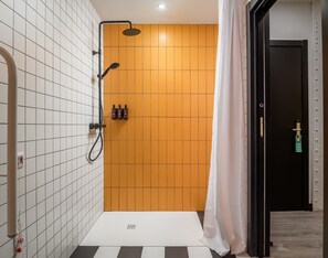 Bathroom - BYPILLOW Crosstown (Madrid)