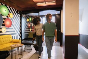 Reception - BYPILLOW Crosstown (Madrid)