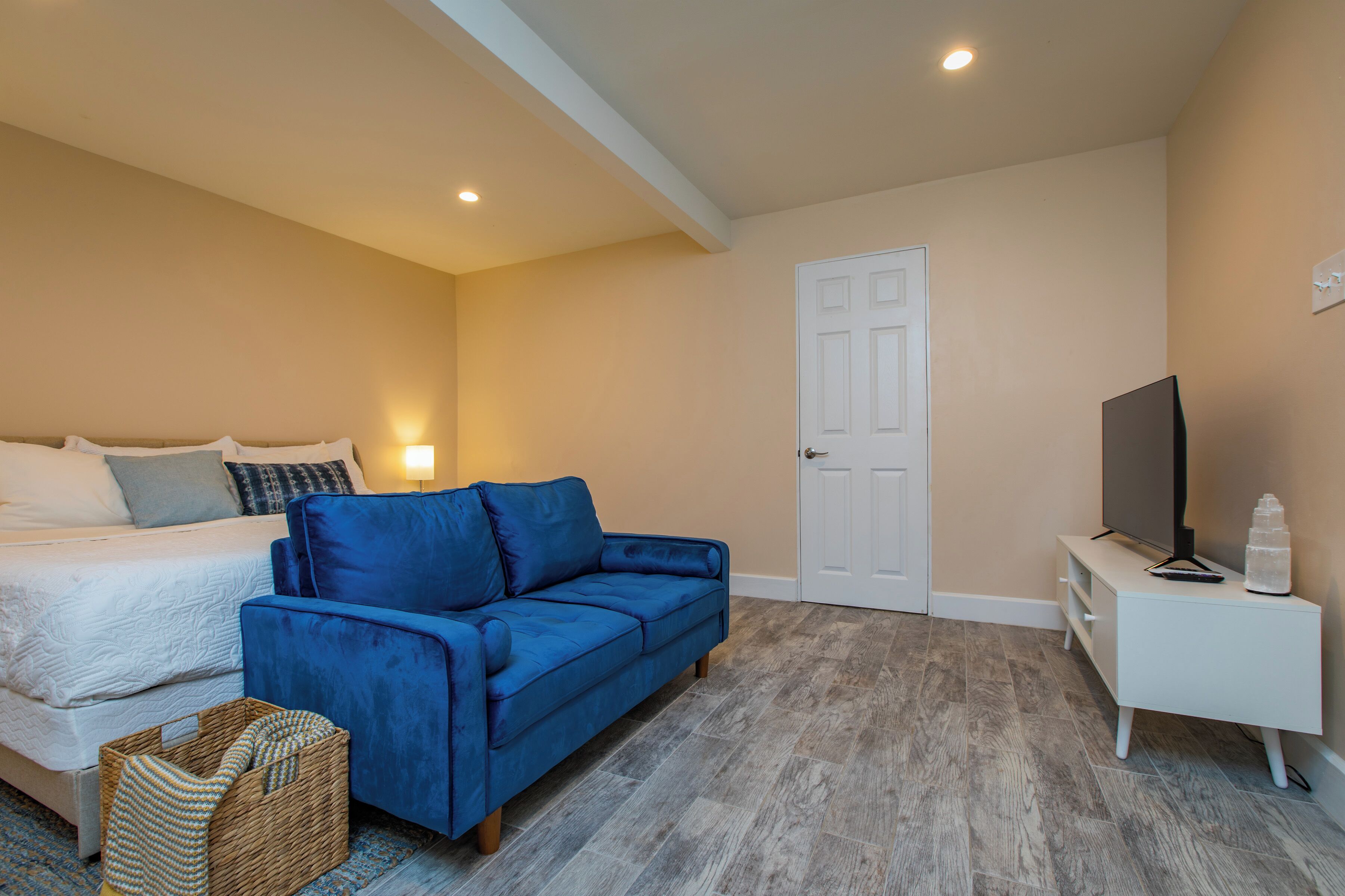 1 habitación, tabla de planchar con plancha, wifi gratis y ropa de cama 