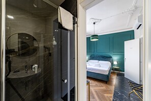 Double Room | Bathroom | Shower, rainfall showerhead, hair dryer, bidet - Room Eleven (Florence)